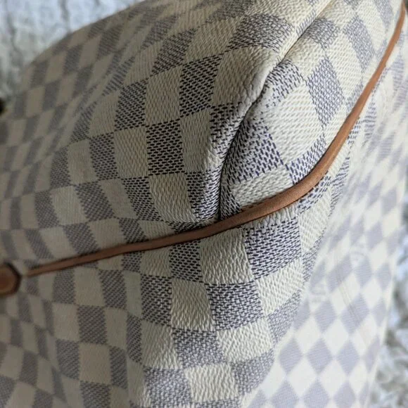 Louis Vuitton: Azur Damier Totally MM - Picture 8 of 13